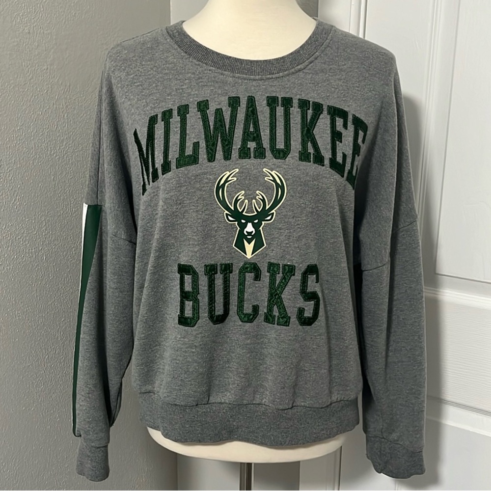 NBA Touch Stadium by Alyssa Milano Milwaukee Bucks Crewneck Slouchy Sweatshirt